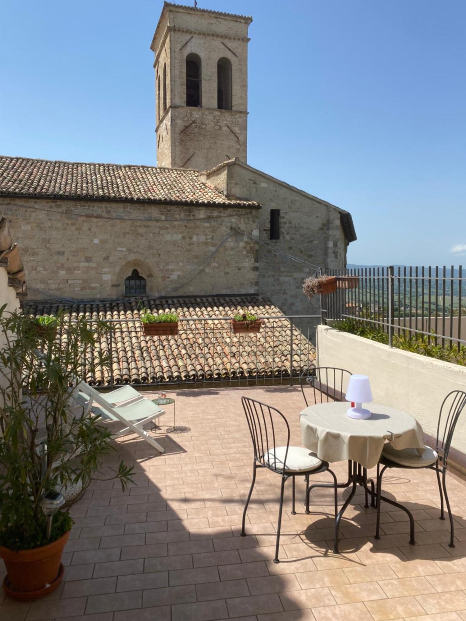 App. Con Terrazza Panoramica In Centro-Montefalco Eksteriør bilde