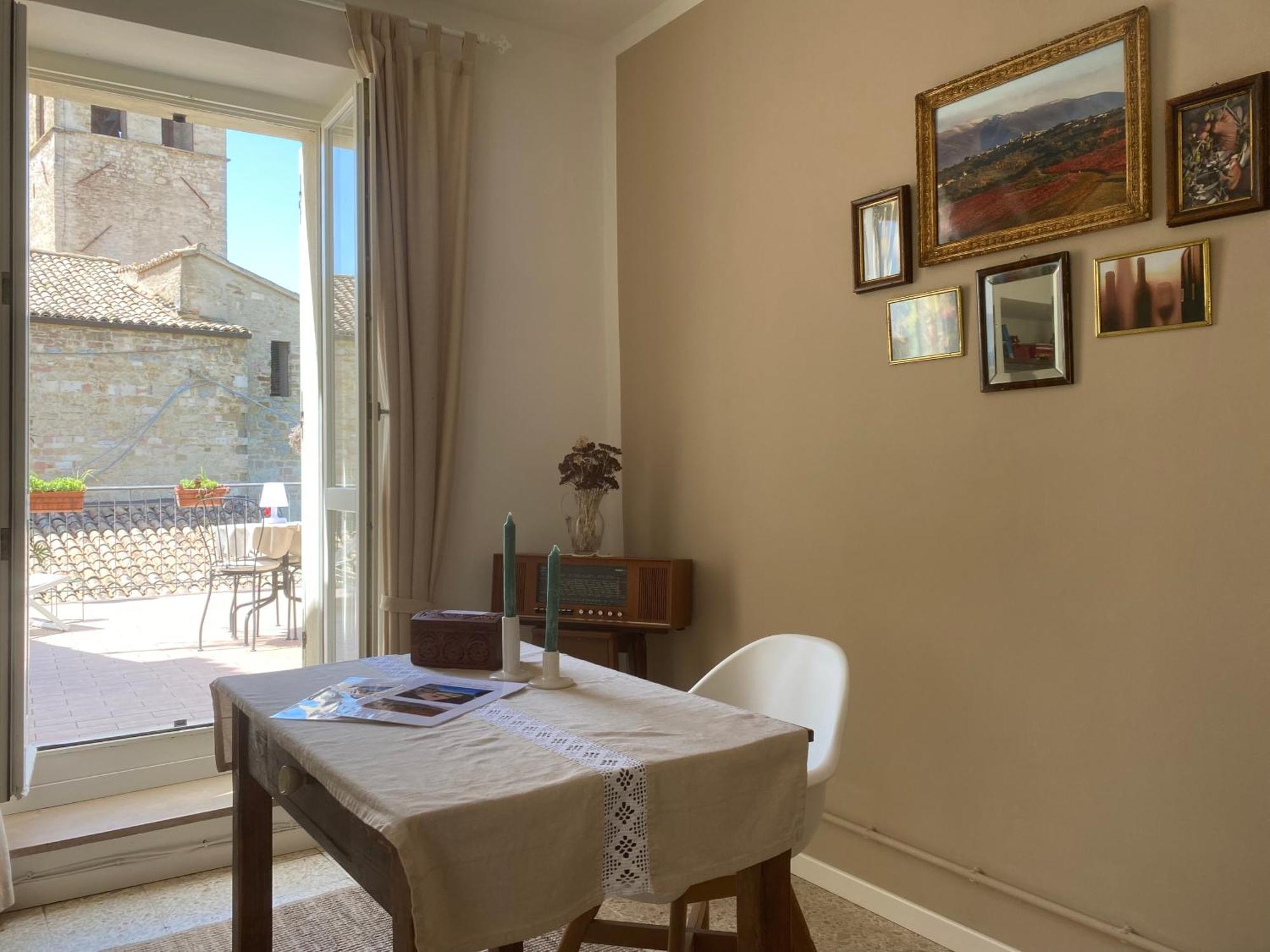App. Con Terrazza Panoramica In Centro-Montefalco Eksteriør bilde