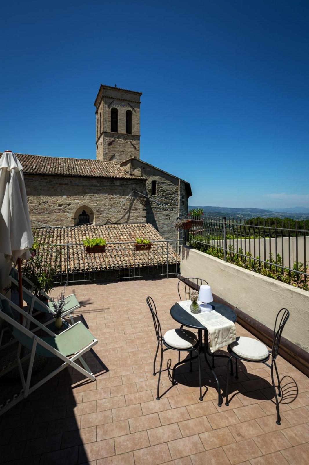 App. Con Terrazza Panoramica In Centro-Montefalco Eksteriør bilde